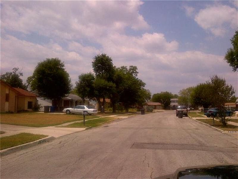 2nd image of 206 Greenwich Blvd