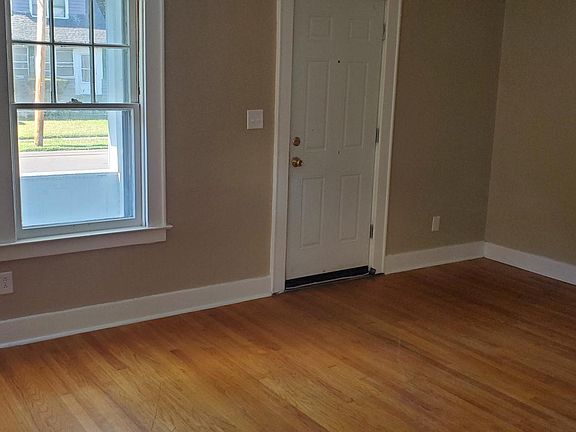 3rd image of 227 Marguerite Ave