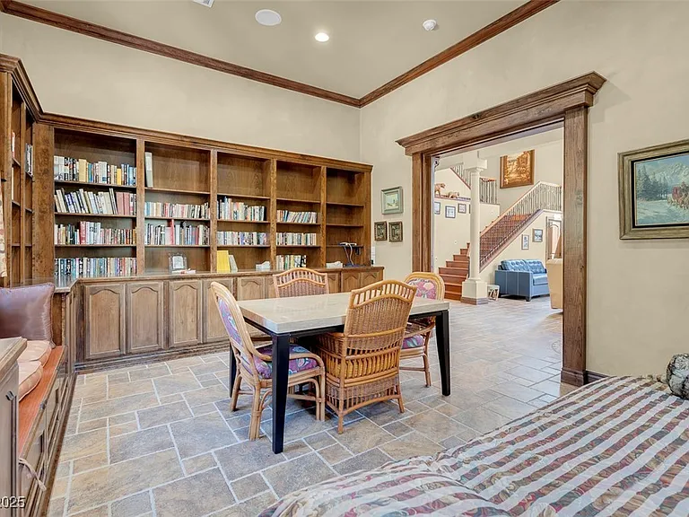 264 Crestview Dr — Photo 41