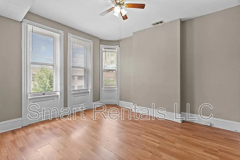 4 bed, 1.0 bath, 1600 sqft, $1,499 — Photo 3