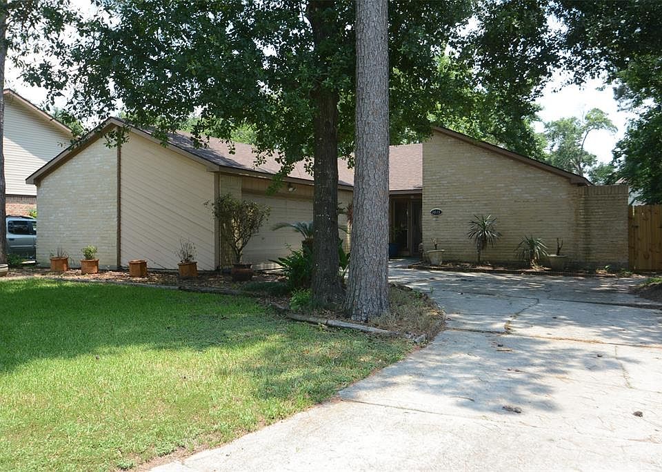 Amazing curb appeal and a new roof