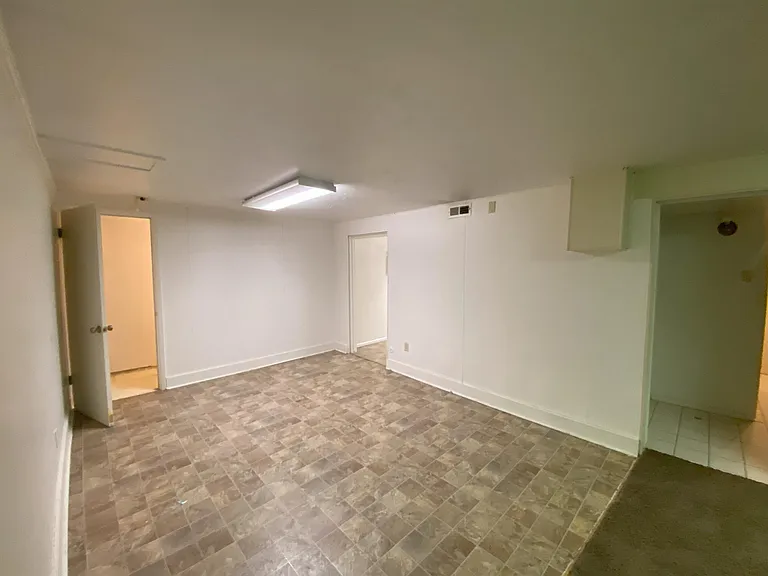 1005 Park Ln — Photo 8