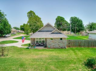 402 S Van Buren Ave, Blanchard, OK 73010