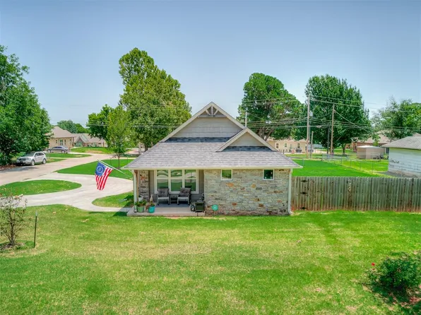 402 S Van Buren Ave, Blanchard, OK 73010