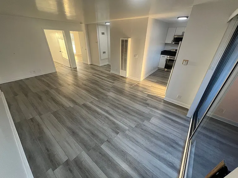 VRA27 LLC- "Villa Regency Apartments" — Photo 34