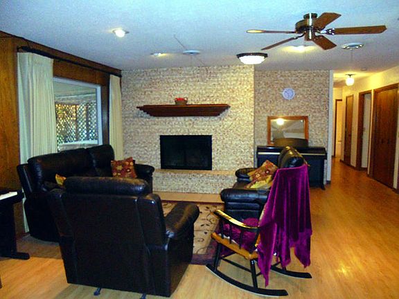 4th image of 408 Bennett Dr