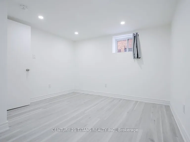 114 Benjamin Blvd #BASEMENT — Photo 10