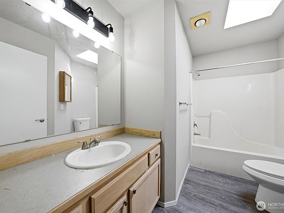 5th image of 725 NW Sunburst Court