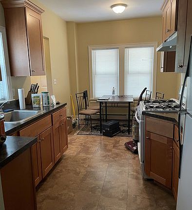 4th image of 93 Ash St Floor 1
