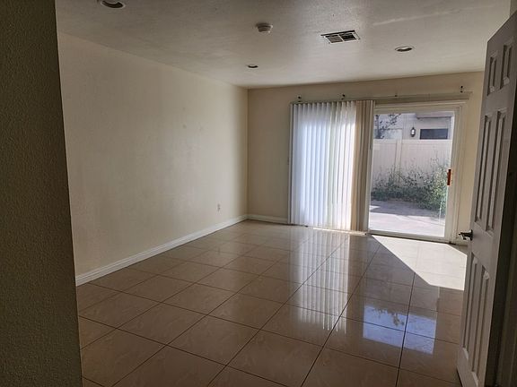 4th image of 13514 Village Dr #3/4