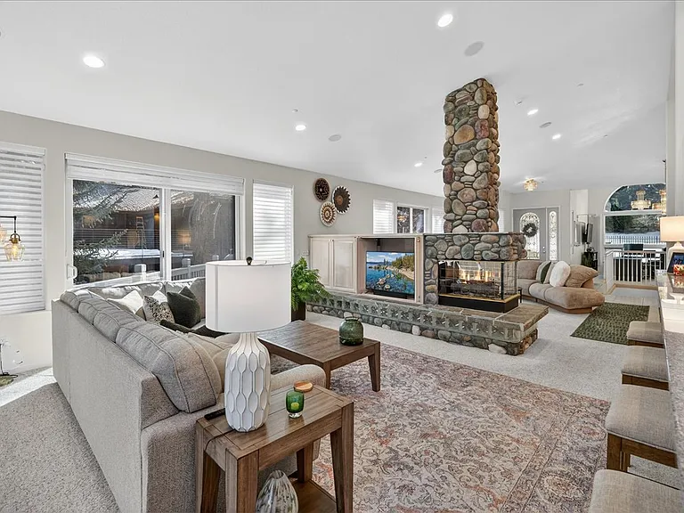1264 Hidden Woods Dr — Photo 12