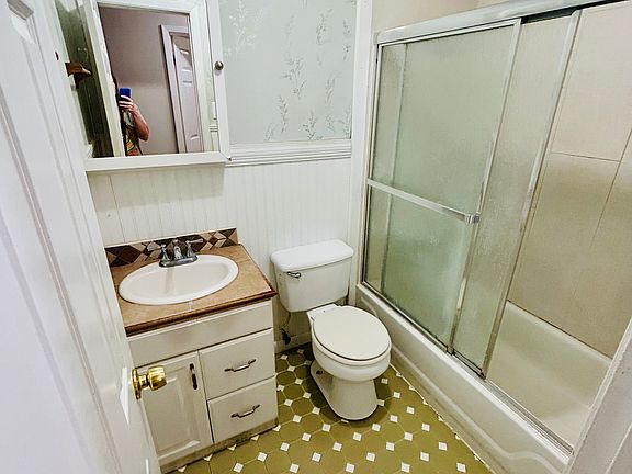 4th image of 2835 Woodlane St