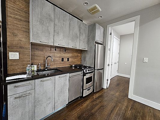1st image of 531 E 22nd St APT 1B