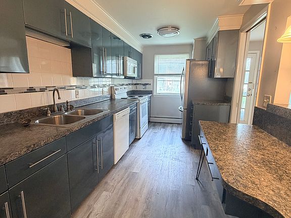 2nd image of 1520 Wehrle Dr APT 2