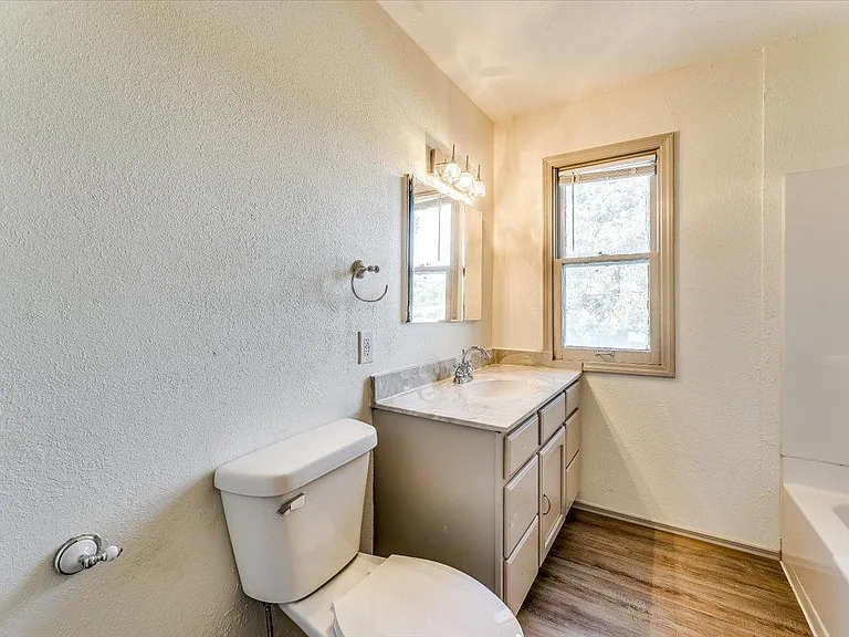 2542 N Erie Ave — Photo 19