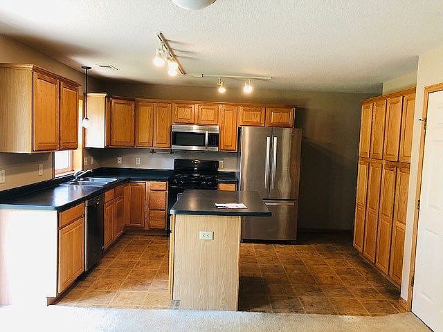 1st image of 2076 Shryer Ct E