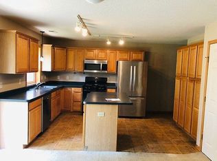 2076 Shryer Ct E, Saint Paul, MN 55109