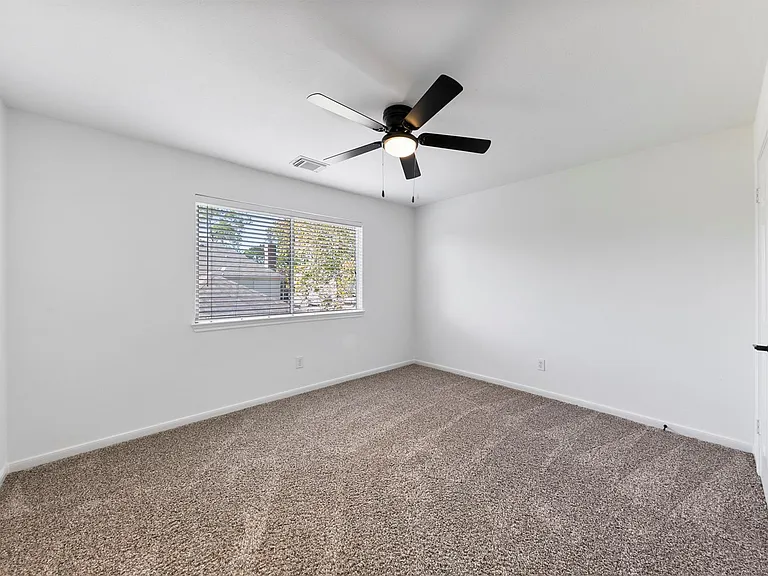 1414 Bluestone Dr — Photo 35