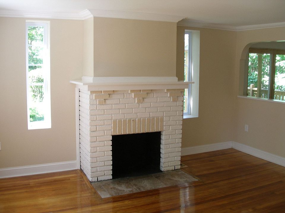 2nd image of 1373 Balltown Rd