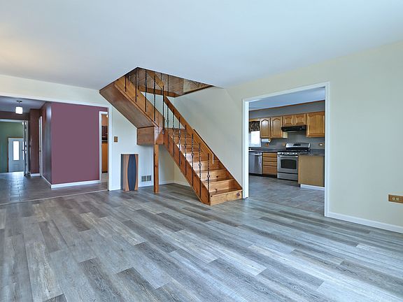 5th image of 21725 118th St