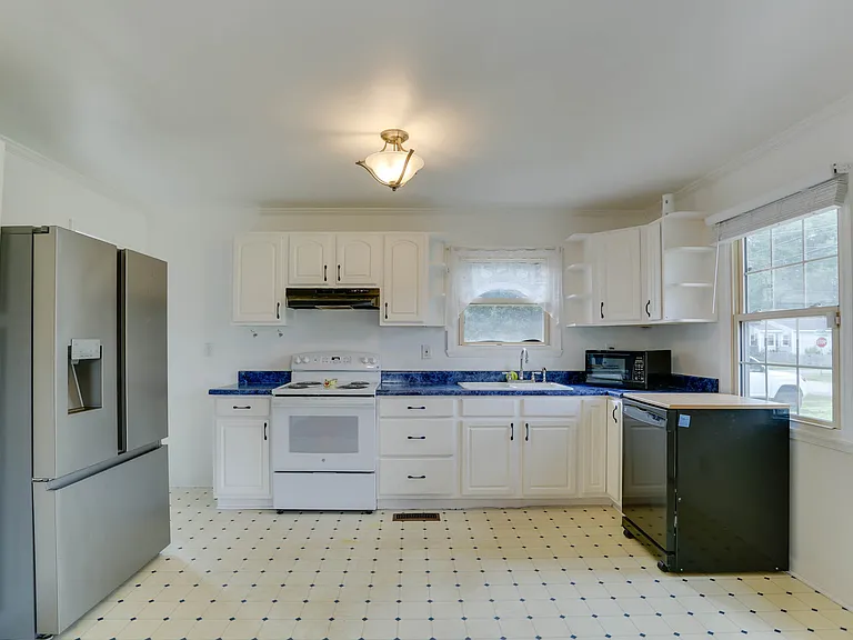 39 Appomattox Ave — Photo 9
