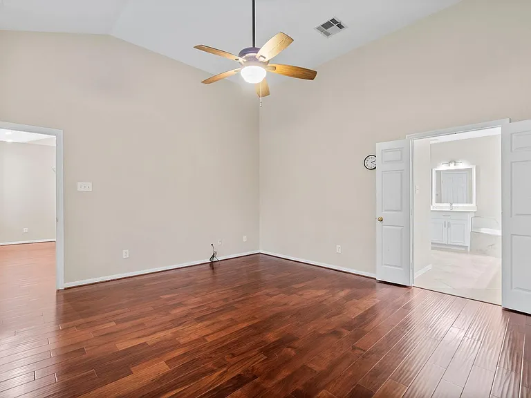 83 Terraglen Dr — Photo 17