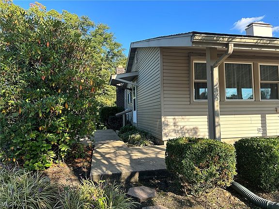 3rd image of 216 Berkley Dr