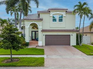 1041 NW 185th Ave, Pembroke Pines, FL 33029