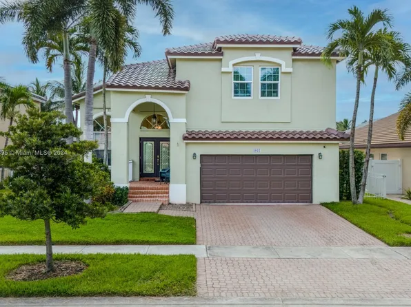 1041 NW 185th Ave, Pembroke Pines, FL 33029