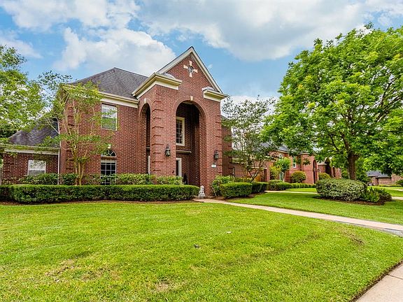 A truly traditional and classic front elevation.