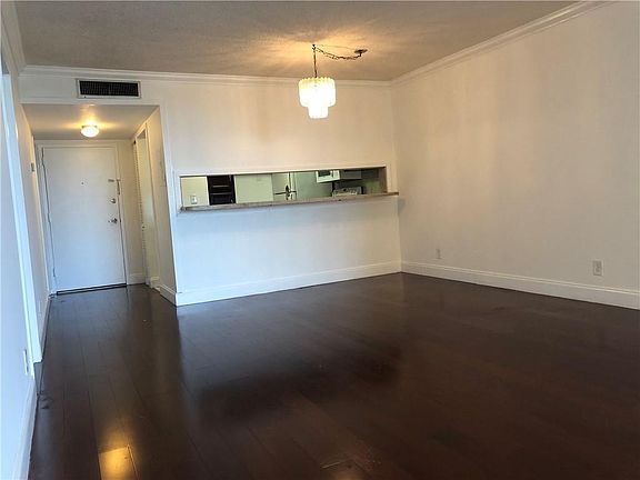 3rd image of 2935 NE 163rd St APT 5R
