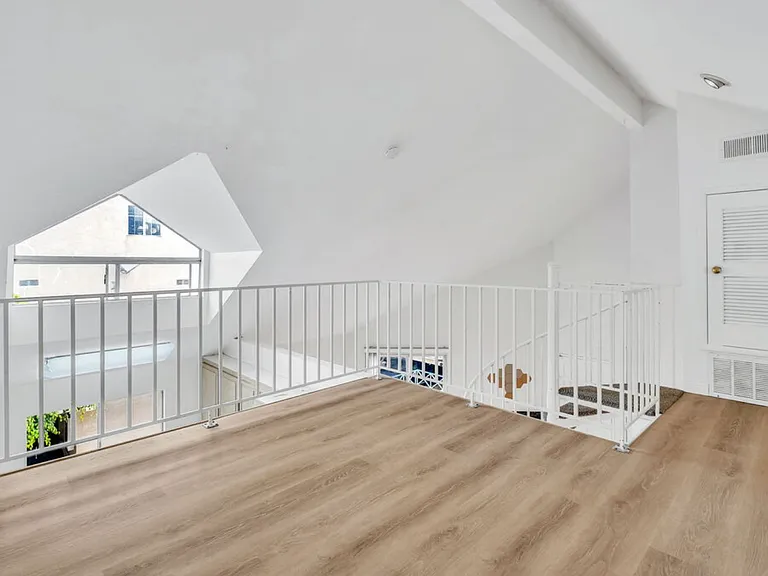610 Venice Way #203 — Photo 10