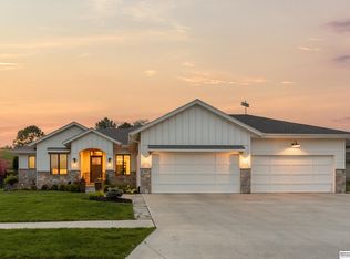 1006 Elk Ridge Dr, Elkhorn, NE 68022