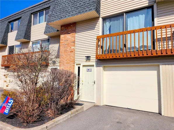 77 Penn Ln, Rochester, NY 14625