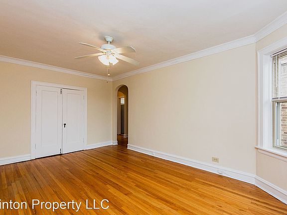 3rd image of 905 S Clinton Ave APT 2S