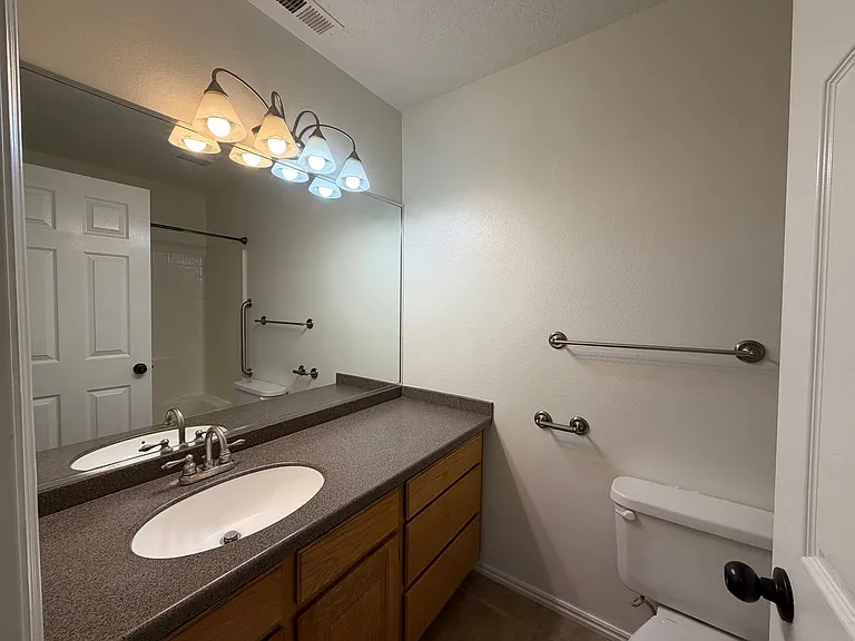 2325 E 350 N — Photo 21