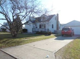 376 Parkside Ct, Copiague, NY 11726