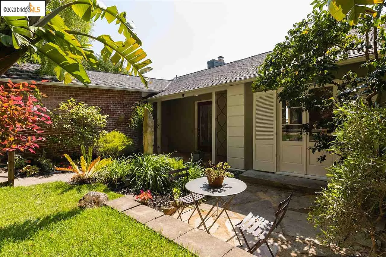 1126 Miller Ave photo 1