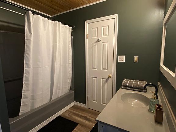 4th image of 2185 Lake Dr