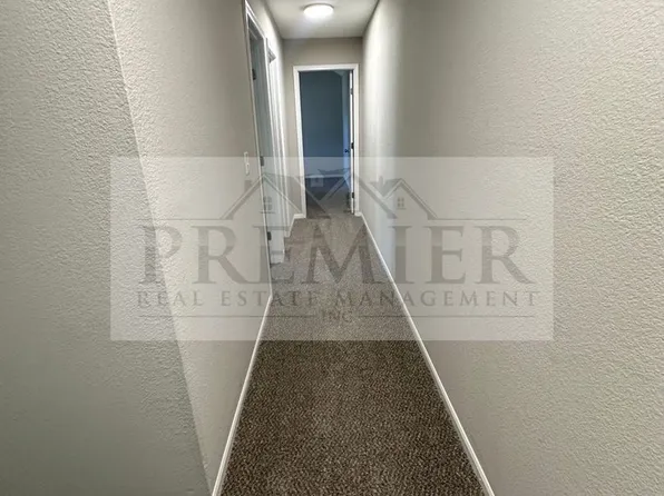 3562 NE Independence Ave, Lee's Summit, MO 64064 - 3 bed / 1.5 bath TH w/ single garage - Interio..., 3562 NE Independence Ave, Lees Summit, MO 64064