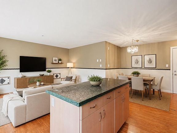 5th image of 2940 Harriet Rd #304