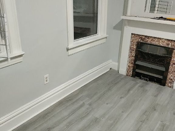 4th image of 578 2nd St Floor 1