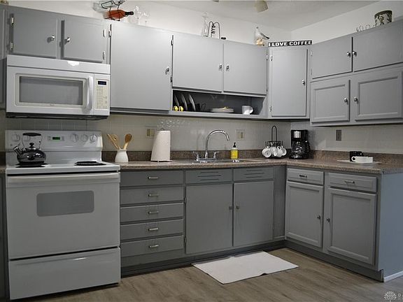 4th image of 318 Magnolia Ln