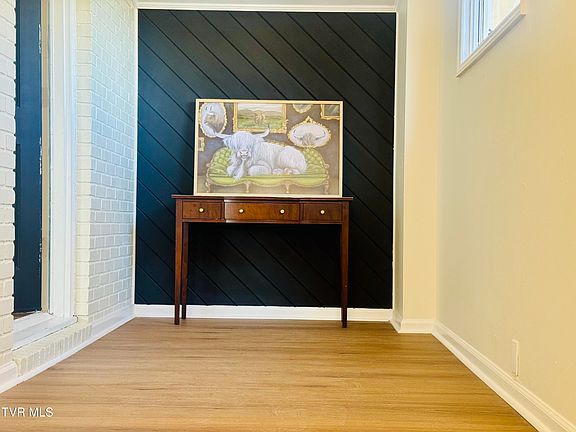 5th image of 2 Rovan Cir