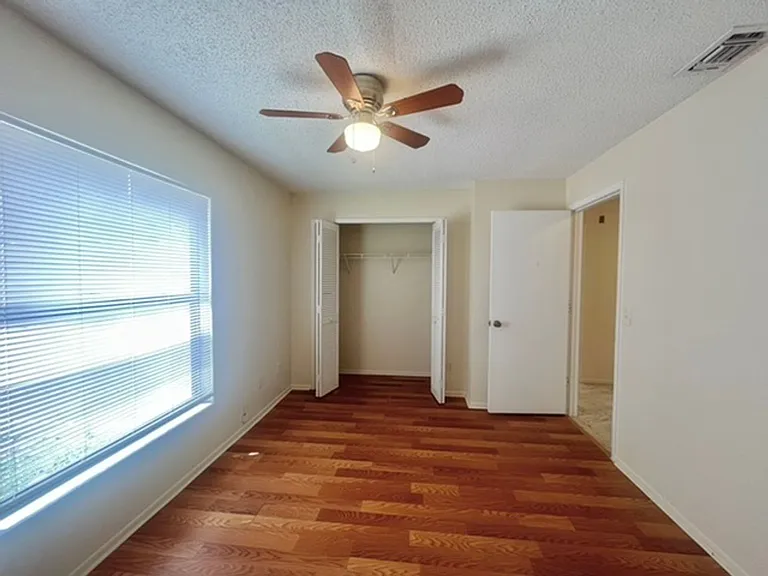2224 Fairmont Cir — Photo 16