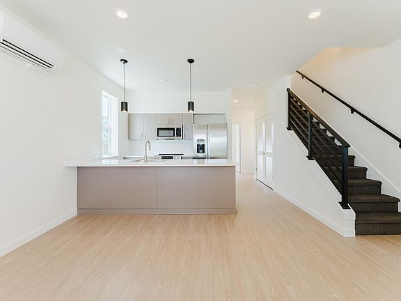 5th image of 317 NW 17th St #2