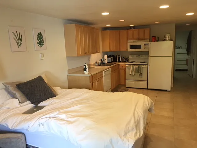 6410 1/2 Phinney Ave N #A — Photo 3