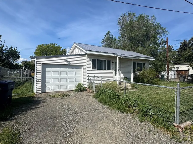 203 Railroad Ave — Photo 1