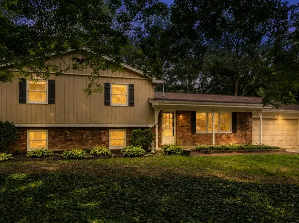 10560 Greentree Dr, Carmel, IN 46032