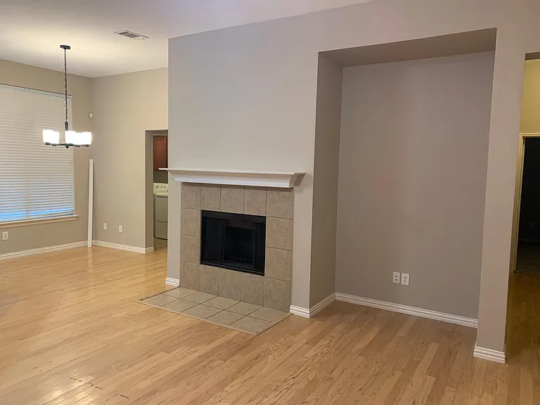 1051 Elm Dr — Photo 6